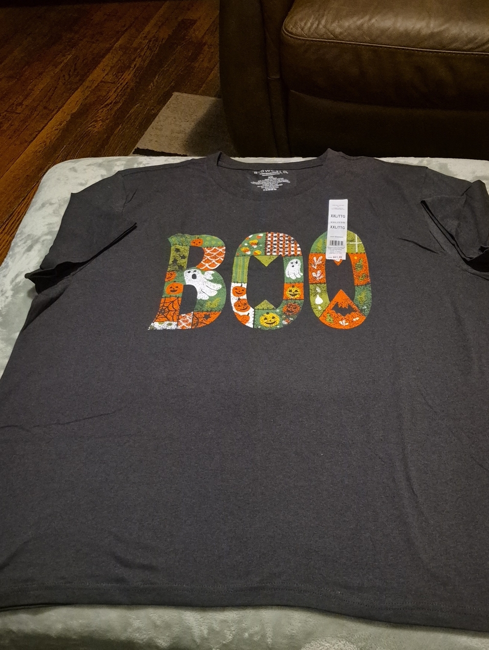 Bioworld Gray Short Sleeve Halloween 'BOO' Graphic Tee Ptp 28"